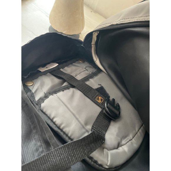 Outdoor Products padded zippered backpack with side pouches - Picture 5 of 10